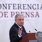 El presidente de México, Andrés Manuel López Obrador, habla este martes durante una rueda de prensa en Palacio Nacional en la Ciudad de México (México).