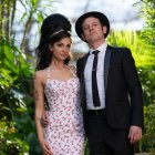 Marisa Abela y Jack O"Connell.