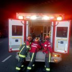 Paramédicos del Cuerpo de Bomberos acudieron al sitio para atender la emergencia.