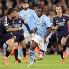 Jeremy Doku del Manchester City y Dani Carvajal del Real Madrid.