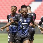 Alexander Bolaños (i) llegó esta temporada para reforzar a Independiente del Valle. Lleva jugados seis partidos de LigaPro en los que marcó dos goles.