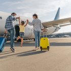 Estas son algunas recomendaciones para viajar en avión con niños