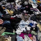 Basura en el vertedero de ropa ubicado en el Desierto de Atacama, el 13 de abril de 2024, en Iquique