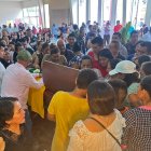 Consternación. Gran cantidad de ciudadanos se acercaron a despedirse del alcalde de Ponce Enríquez.