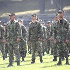 Fotografía cedida por las Fuerzas Armadas de Ecuador que muestra a reservistas de durante una ceremonia de inauguración de reentrenamiento en Quito (Ecuador).