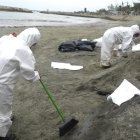 Personal técnico continúa este 19 de abril con la limpieza en el área.