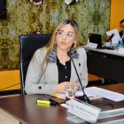 Calvache es abogada y máster en Derecho Administrativo. Tiene una amplia trayectoria en el sector público. Fue electa consejera en febrero de 2023.