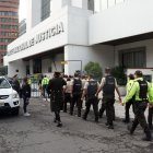 El pasado 28 de marzo, agentes policiales custodiaron los exteriores de la Corte Nacional, día en que Mayra Salazar rindió su testimonio.