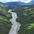 Fotografía del embalse e hidroeléctrica Paute, este jueves en la provincia del Azuay (Ecuador).