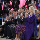 La primera dama asistió a la inauguración de la jornada electoral junto a su esposo, el presidente Daniel Noboa.