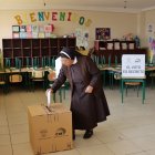 La hermana Carmen Pazmiño sufragó por primera vez en Ecuador.