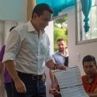El presidente Daniel Noboa votó en Olón, provincia de Santa Elena.