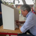Guillermo Lasso votó esta tarde en Guayaquil.
