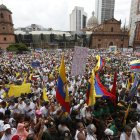 Protesta. Decenas de colombianos se tomaron las calles, cansados de las fallas en el sistema de salud.