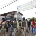 Resguardo. Efectivos de las Fuerzas Armadas custodiaron los recintos electorales en el sur de Guayaquil, una de las zonas con mayor índice de violencia.