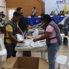 El escrutinio de las personas privadas de libertad y del programa voto en casa se dio esta tarde en CNE Guayas.