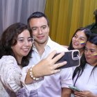 El Presidente, Daniel Noboa Azin, sosostuvo un conversatorio con jóvenes de la provincia del Guayas, el 18 de abril.