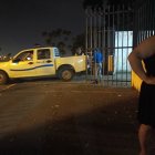 La Policía dijo que la escena del crimen había sido alterada por los familiares de las víctimas.