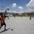 Los alumnos de la escuela de ecuavóley de Pomasqui demostraron sus habilidades en este tradicional deporte.