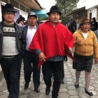 Iza esperó los resultados de la consulta popular en la sede del Movimiento Indígena y Campesino de Cotopaxi (MICC).