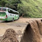 Vía Pallatanga-Cumandá. Al menos cuatro tramos de esta ruta, que enlaza ambos territorios, se han visto afectados por el daño.