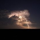 El bombardeo de nubes es una técnica utilizada para estimular las lluvias durante la sequía.