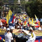 La marcha de apoyo a la fiscal Diana Salazar se inició en la Plaza Indoamérica y llegó hasta el edificio de la Fiscalía.