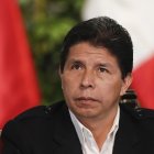 ARCHIVO AME3956. LIMA (PERÚ), 27/04/2024.- El expresidente peruano Pedro Castillo durante una rueda de prensa sobre las acusaciones de la Fiscalía en su contra, el 11 de octubre del 2022, en Lima (Perú). La audiencia preliminar de control de acusación por el fallido golpe de Estado del expresidente peruano Pedro Castillo (2021-2022) se realizará el próximo 9 de mayo, informó este sábado el Poder Judicial de Perú. EFE/ Paolo Aguilar/ARCHIVO