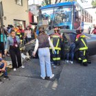El bus chocó contra el costado derecho del auto, cuando circulaba por la calle Juan León Mera, norte de Quito