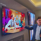 La función SpaceFit Sound aprovecha la tecnología de inteligencia artificial para evaluar los entornos circundantes y garantizar que el sonido se ajuste adecuadamente.