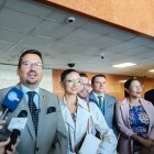 Berrezueta estuvo acompañado de la bancada correísta en la presentación.