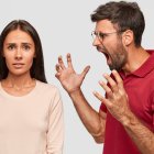 La ira o el enojo frecuentes pueden pasarle factura y causarle variadas dolencias