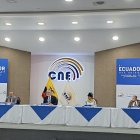 La aprobación se dio con 5 votos, estuvo presente el suplente de Diana Atamaint.