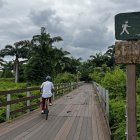 Las barandas que forman parte de la caminera hacia Santay están en mal estado.