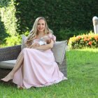 Estefy junto a su último hijo, Ricky de un mes de nacido.