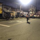 El hombre estaba arreglando su motocicleta y lo mataron.
