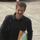 Rodolfo Sancho regresa a su natal España tras una decisión del juez en el caso de su hijo.
