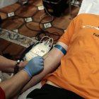 Imagen referencial de una persona donando sangre.