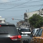 Los arboles se enredan con los cables del sector.