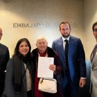 Norma Espinel, madre del exvicepresidente sentenciado Jorge Glas, en la Embajada de México.