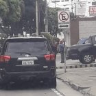 Vehículo. En 2022, el entonces asambleísta correísta Ronny Aleaga manejaba este auto, pero en 2023 fue adquirido por el abogado Daniel Frías.