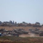 Tropas israelíes se reúnen en un lugar no revelado cerca de la frontera con la Franja de Gaza, en Israel, el 7 de mayo de 2024.