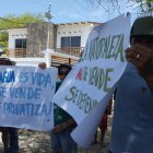 Habitantes de la comuna Olón rechazaron la tal de árboles y la construcción de una edificación en el lugar.