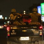 En marzo, la Corte Constitucional dijo en su dictamen 2-24-EE/24 que la existencia del conflicto armado interno no depende del reconocimiento del régimen o de un estado de excepción. Por lo tanto “el presidente de la República puede y debe” movilizar a las Fuerzas Armadas según lo considere.