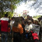 Los comuneros en Olón reclaman por la construcción en la zona protegida. Su rechazo a la tala de manglar se viralizó en redes.