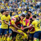 Kevin Rodríguez y sus compañeros festejan el título de la Copa de Bélgica