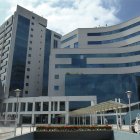 Fachada del edificio que agrupa a varias cámaras de la producción, en Guayaquil.