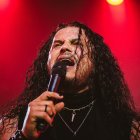 En la gira por sus 40 años de carrera, el vocalista estadounidense presenta lo mejor de su extenso repertorio.