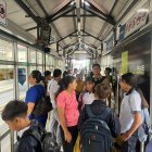 2. Miedo. Las personas están alerta para evitar ser asaltadas. Los delincuentes se mezclan en el tumulto.