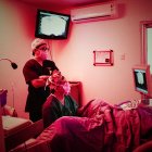 Panorama. Una paciente se realiza un procedimiento de fecundación in vitro en el Hospital Alcívar.